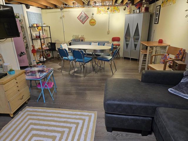 807 E LINDEN AVENUE, Manitowoc, WI 54220