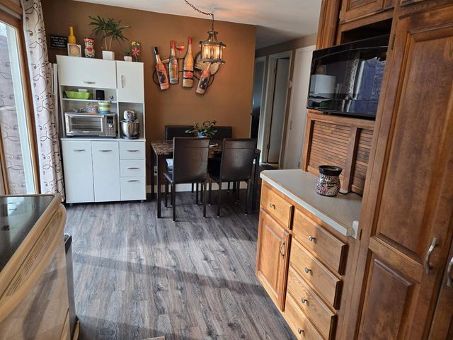 807 E LINDEN AVENUE, Manitowoc, WI 54220