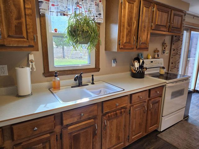 807 E LINDEN AVENUE, Manitowoc, WI 54220