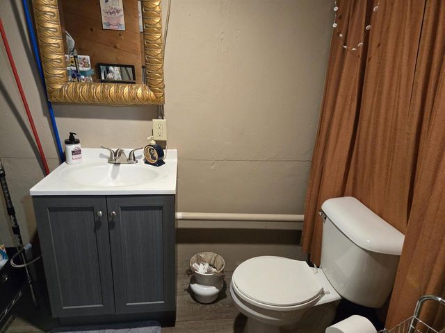 807 E LINDEN AVENUE, Manitowoc, WI 54220