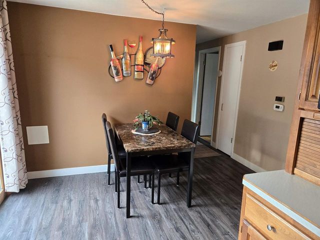 807 E LINDEN AVENUE, Manitowoc, WI 54220