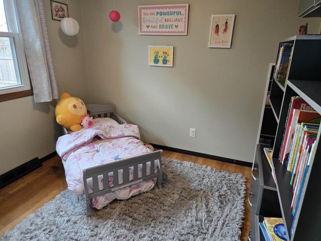 807 E LINDEN AVENUE, Manitowoc, WI 54220