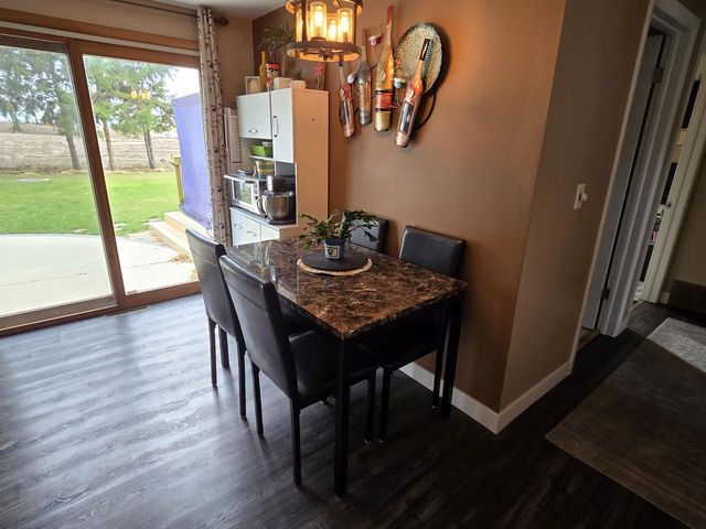 807 E LINDEN AVENUE, Manitowoc, WI 54220