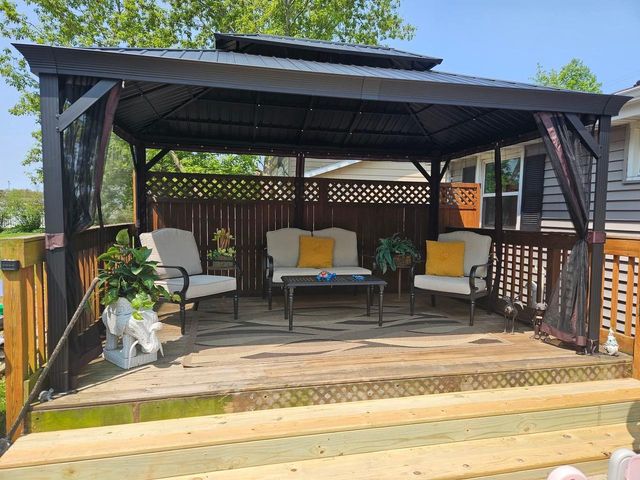 807 E LINDEN AVENUE, Manitowoc, WI 54220