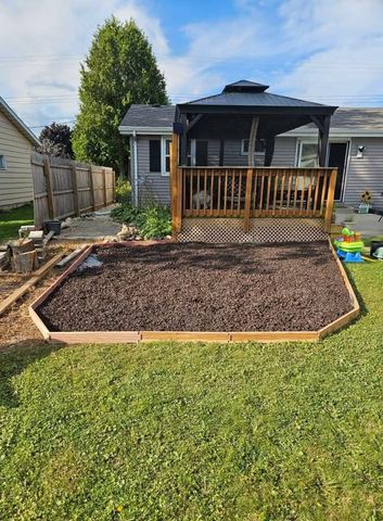 807 E LINDEN AVENUE, Manitowoc, WI 54220