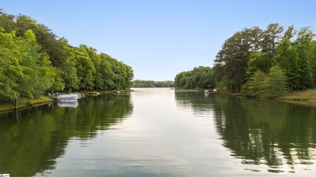 1 Rawlins Court, Greer, SC 29651