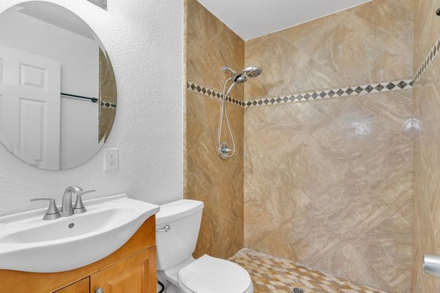 7467 Center Pkwy, Sacramento, CA 95823