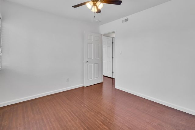 7467 Center Pkwy, Sacramento, CA 95823