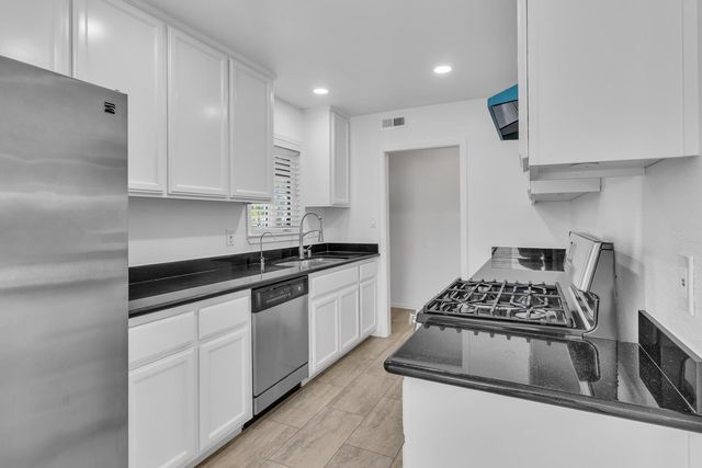 7467 Center Pkwy, Sacramento, CA 95823