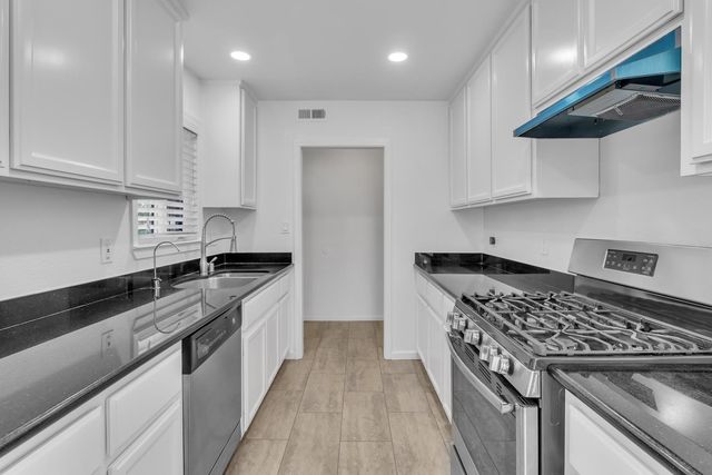 7467 Center Pkwy, Sacramento, CA 95823