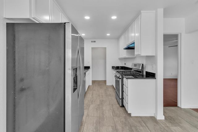 7467 Center Pkwy, Sacramento, CA 95823