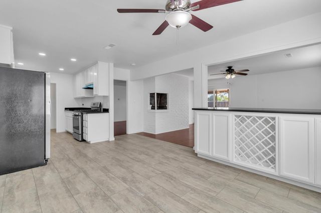 7467 Center Pkwy, Sacramento, CA 95823