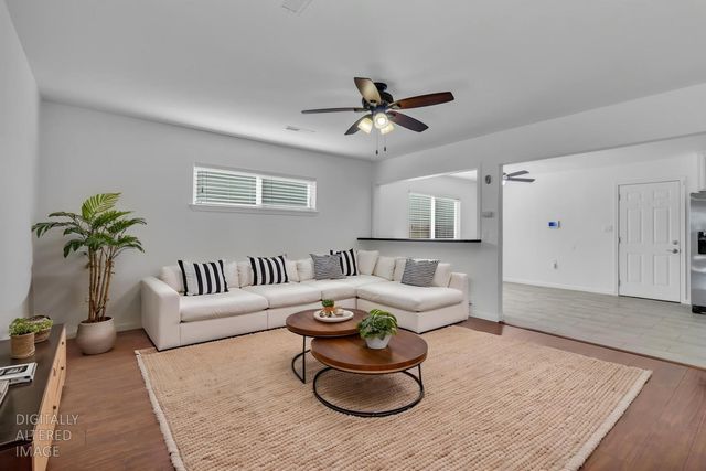 7467 Center Pkwy, Sacramento, CA 95823