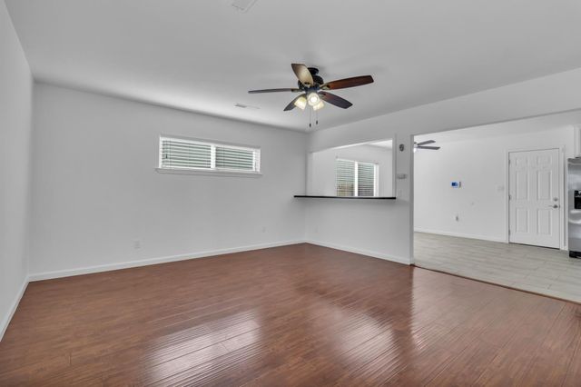 7467 Center Pkwy, Sacramento, CA 95823