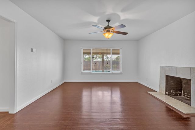 7467 Center Pkwy, Sacramento, CA 95823