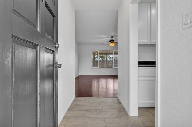 7467 Center Pkwy, Sacramento, CA 95823