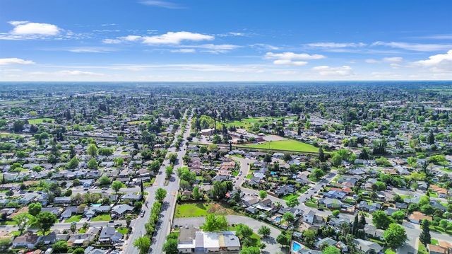 7467 Center Pkwy, Sacramento, CA 95823