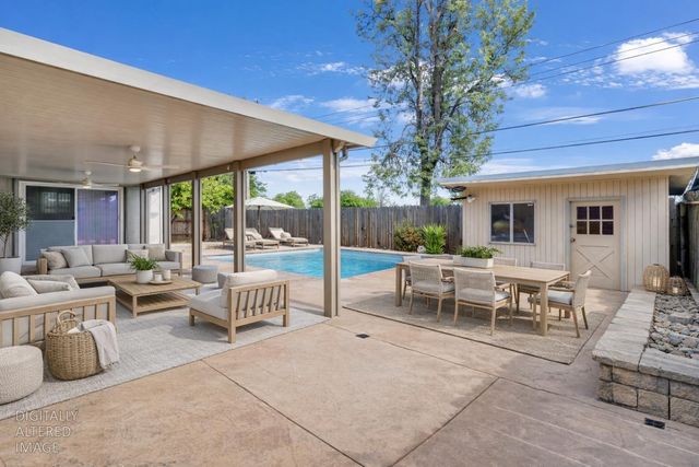 7467 Center Pkwy, Sacramento, CA 95823