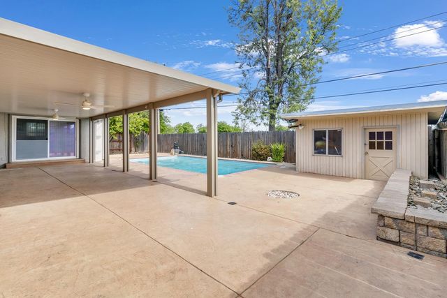 7467 Center Pkwy, Sacramento, CA 95823