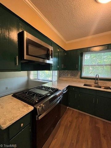 6717 W Friendly Avenue, Greensboro, NC 27410