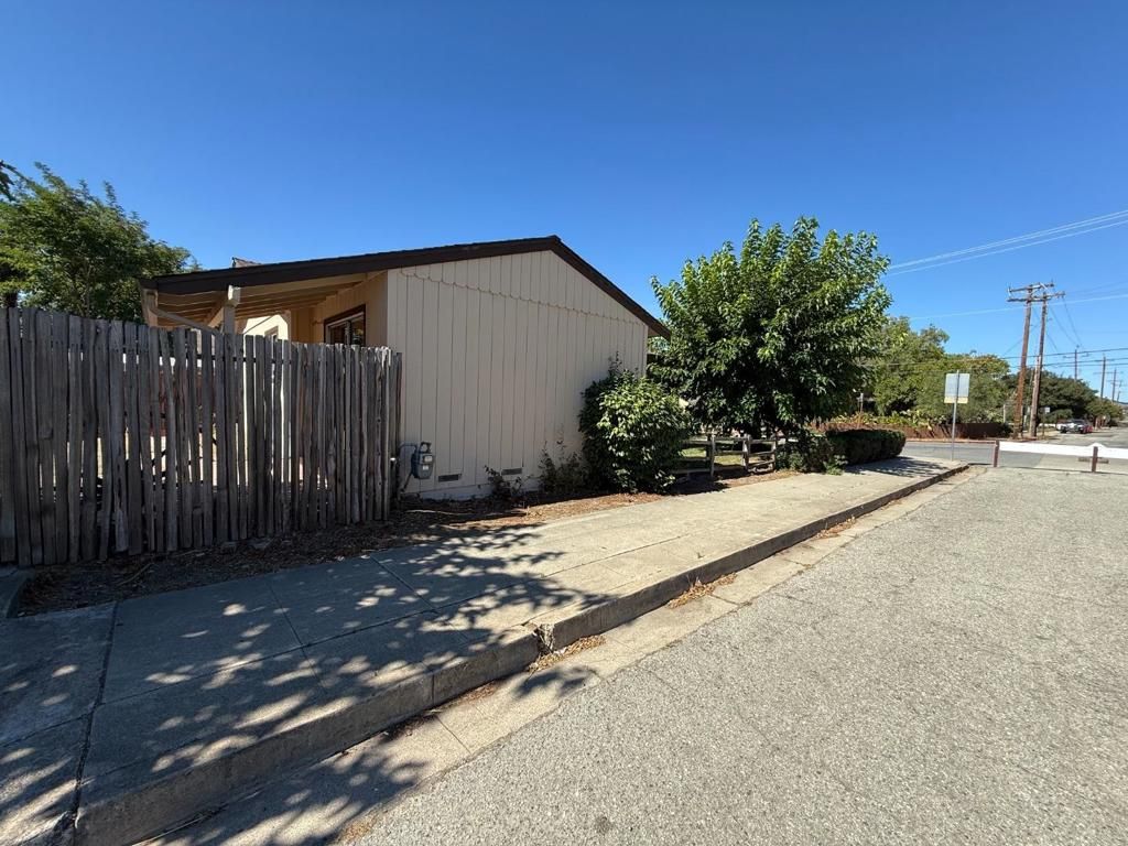 Image 18 of property listing at Address unavailable.
