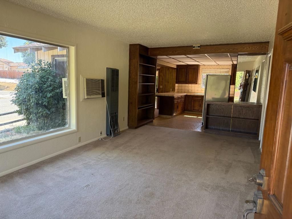 Image 6 of property listing at Address unavailable.