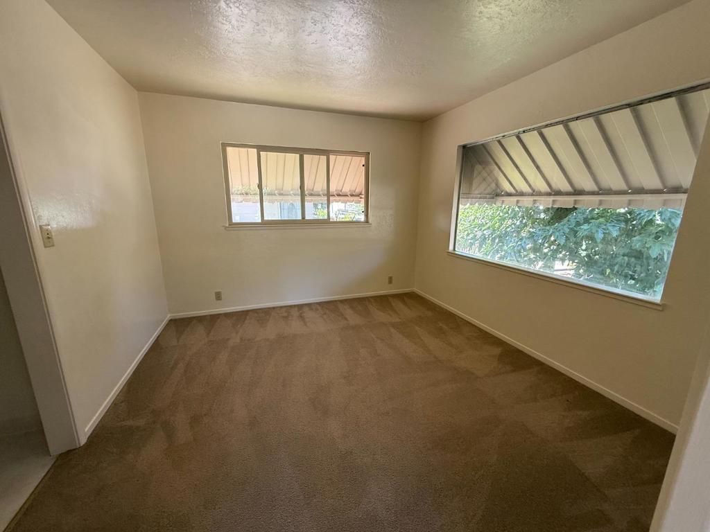 Image 7 of property listing at Address unavailable.