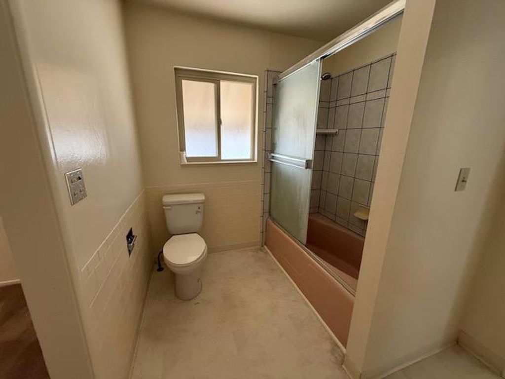 Image 9 of property listing at Address unavailable.