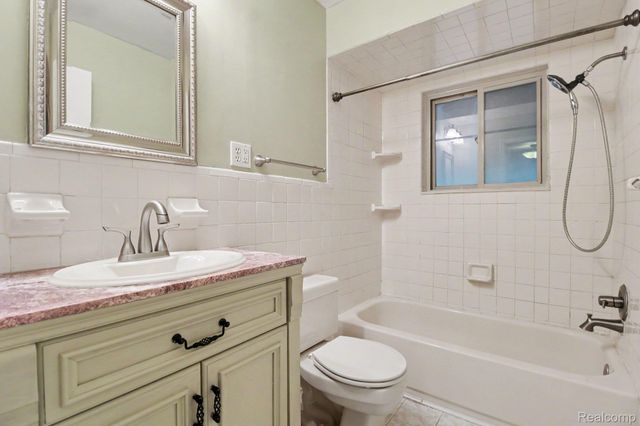 19725 Maplewood Street, Livonia, MI 48152