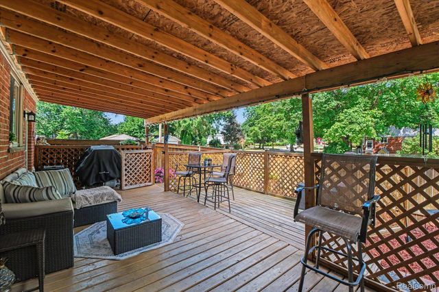 19725 Maplewood Street, Livonia, MI 48152