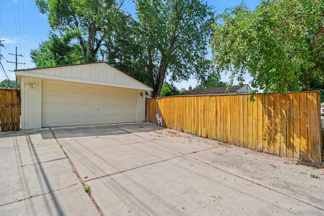 19725 Maplewood Street, Livonia, MI 48152