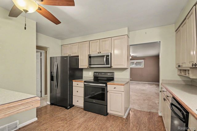19725 Maplewood Street, Livonia, MI 48152