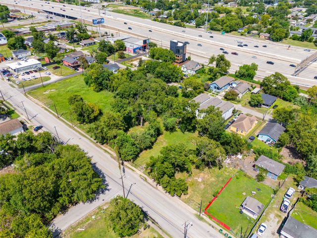 2100 Jensen Drive, Houston, TX 77026