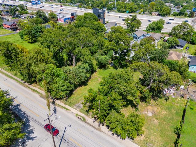 2100 Jensen Drive, Houston, TX 77026