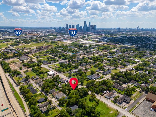 2100 Jensen Drive, Houston, TX 77026