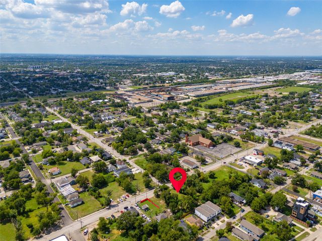 2100 Jensen Drive, Houston, TX 77026