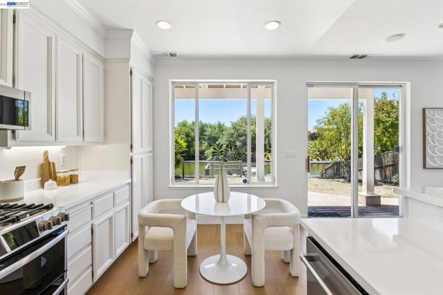 262 Ratto Rd, Alameda, CA 94502