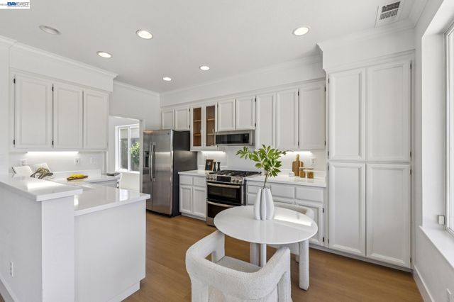 262 Ratto Rd, Alameda, CA 94502