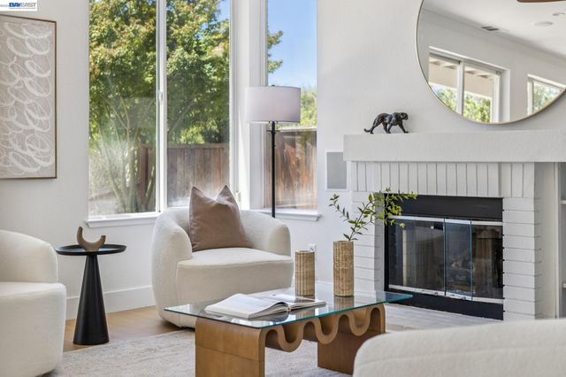 262 Ratto Rd, Alameda, CA 94502