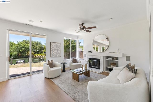 262 Ratto Rd, Alameda, CA 94502