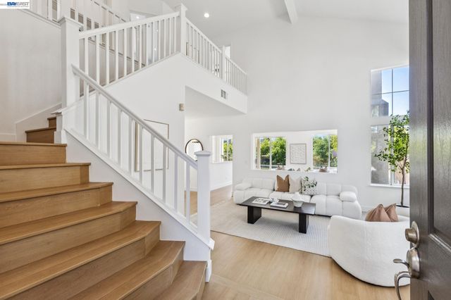 262 Ratto Rd, Alameda, CA 94502