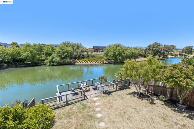262 Ratto Rd, Alameda, CA 94502