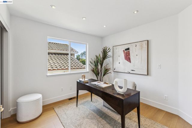 262 Ratto Rd, Alameda, CA 94502