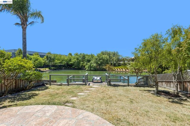 262 Ratto Rd, Alameda, CA 94502