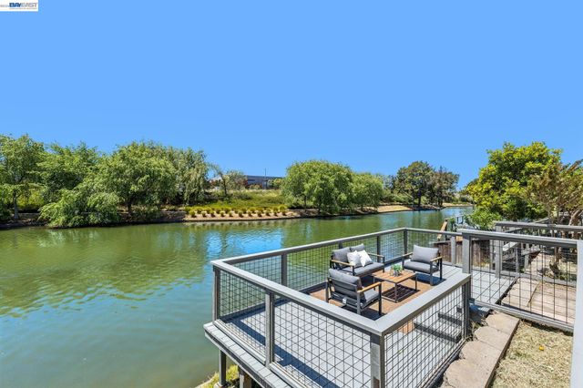 262 Ratto Rd, Alameda, CA 94502