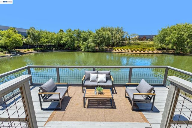 262 Ratto Rd, Alameda, CA 94502
