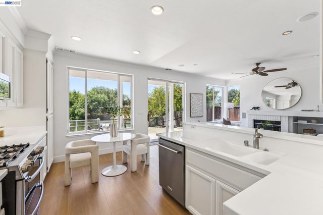 262 Ratto Rd, Alameda, CA 94502