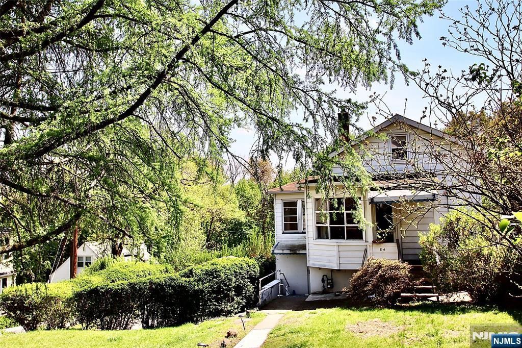 84 12th Street, Hawthorne, NJ 07506