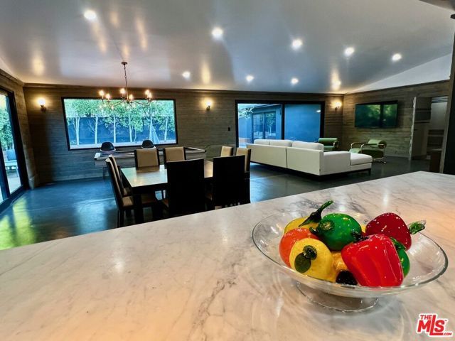 16446 Moorpark Street, Encino (los Angeles), CA 91436