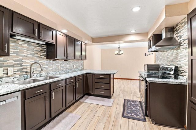 2691 MAYLINE DRIVE, Green Bay, WI 54311